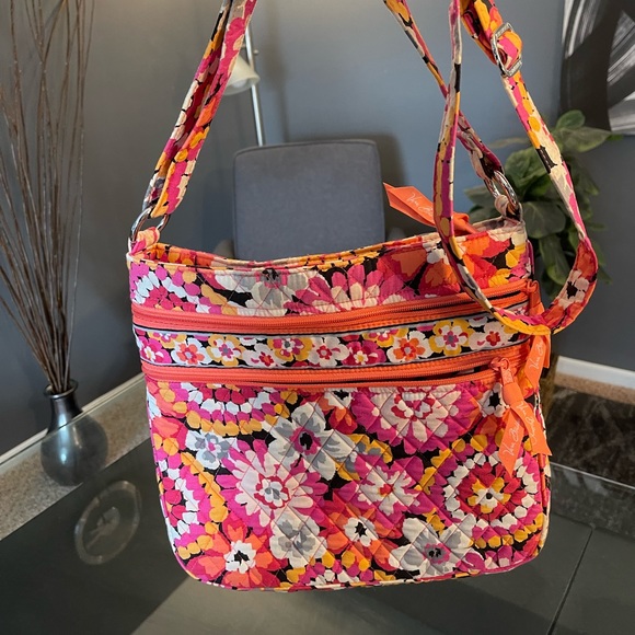 VERA BRADLEY BUNDLE!! Get 2 beautiful bags for the price of 1! Huge sale!! - Picture 11 of 11